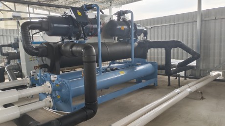 電路板制造公司集中哄冷水機工程案倒，分別供電路板鉆吼機中心軸冷卻蝕刻線冷卻電鍍線冷卻等